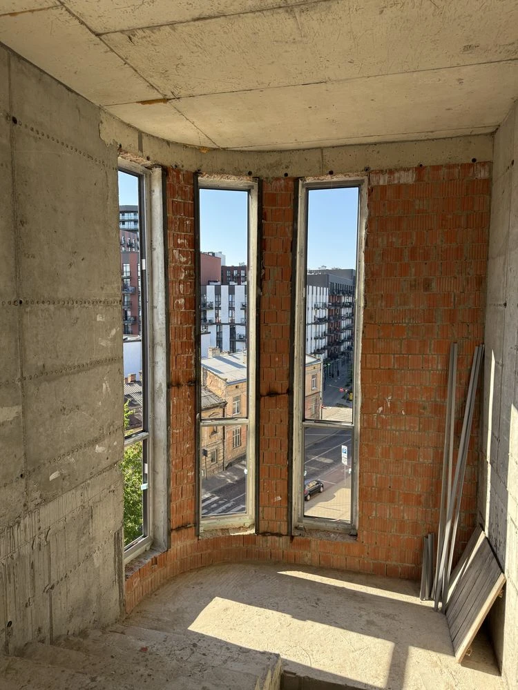 Продаж 2-кімнатної квартири (74 м²) з терасою в центрі Львов