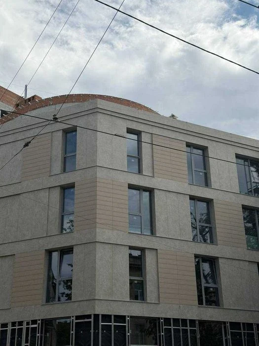 Продаж 3-кімнатної квартири з панорамною терасою  вул. Роман