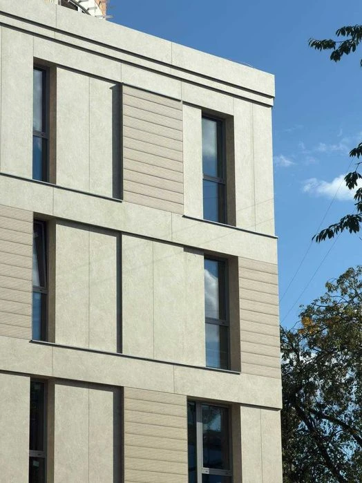 Продаж 3-кімнатної квартири з панорамною терасою  вул. Роман