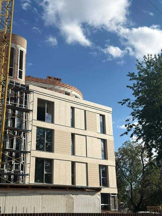 Продаж 3-кімнатної квартири з панорамною терасою  вул. Роман