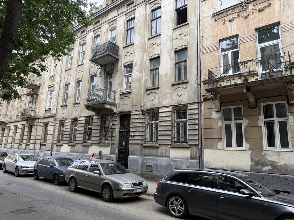 Продаж 2-х кімнатної квартири 68 м2 вул. Бандери