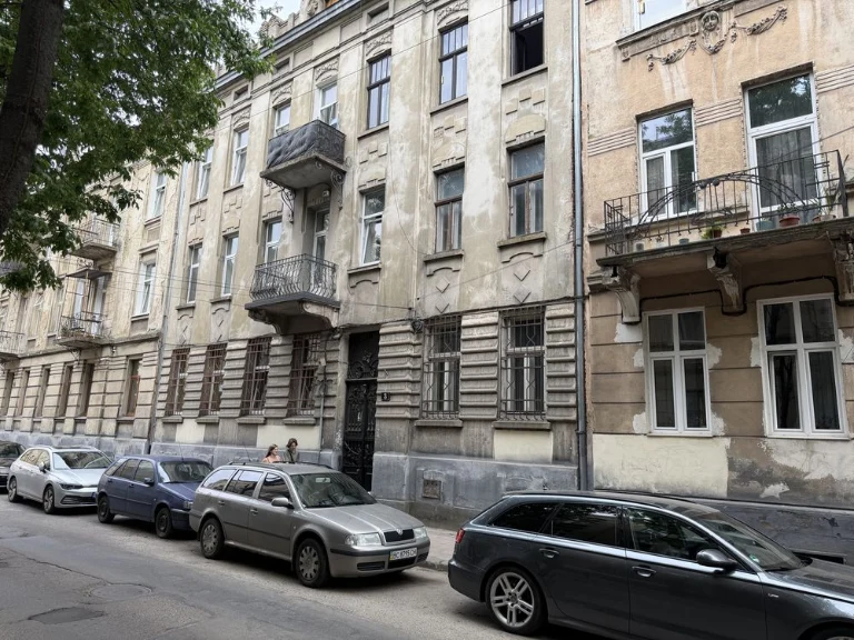 Продаж 2-х кімнатної квартири 68 м2 вул. Бандери