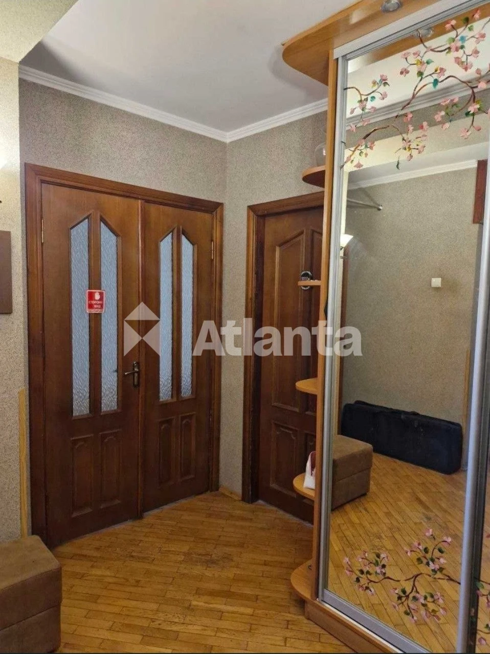 Простора 4-кімнатна квартира для великої сім'ї на вул. Перфе