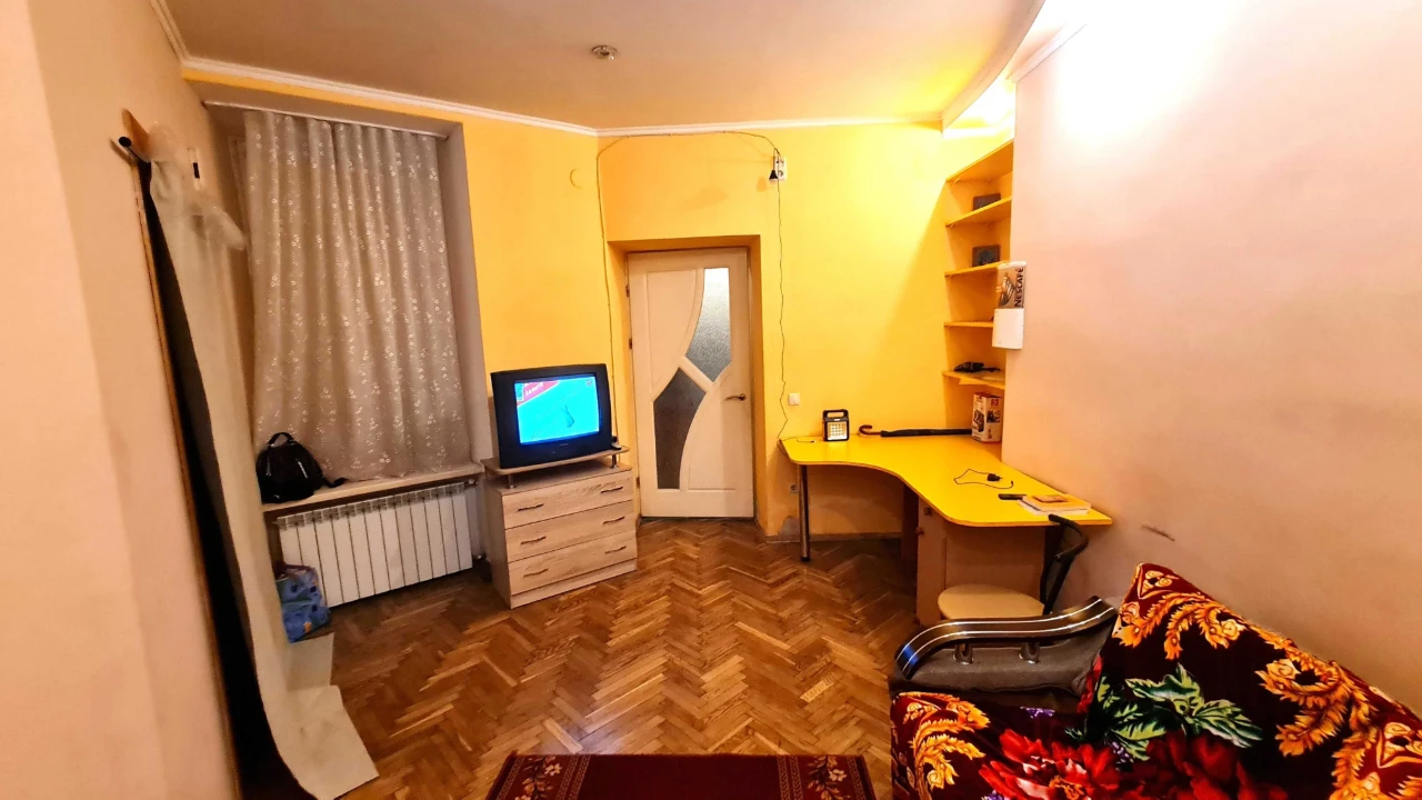 Двох кімнатна квартира в польському будинку на вул. Залізнич