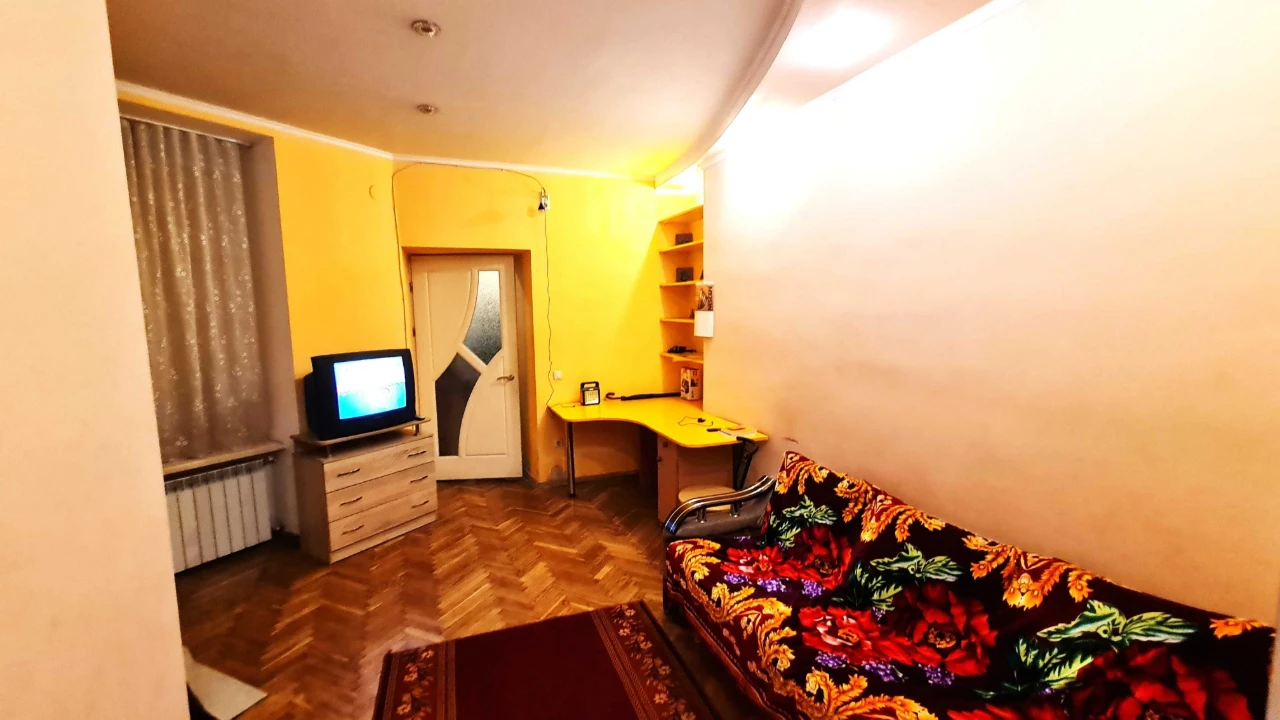 Двох кімнатна квартира в польському будинку на вул. Залізнич