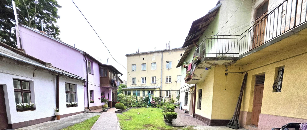 Двох кімнатна квартира в польському будинку на вул. Залізнич