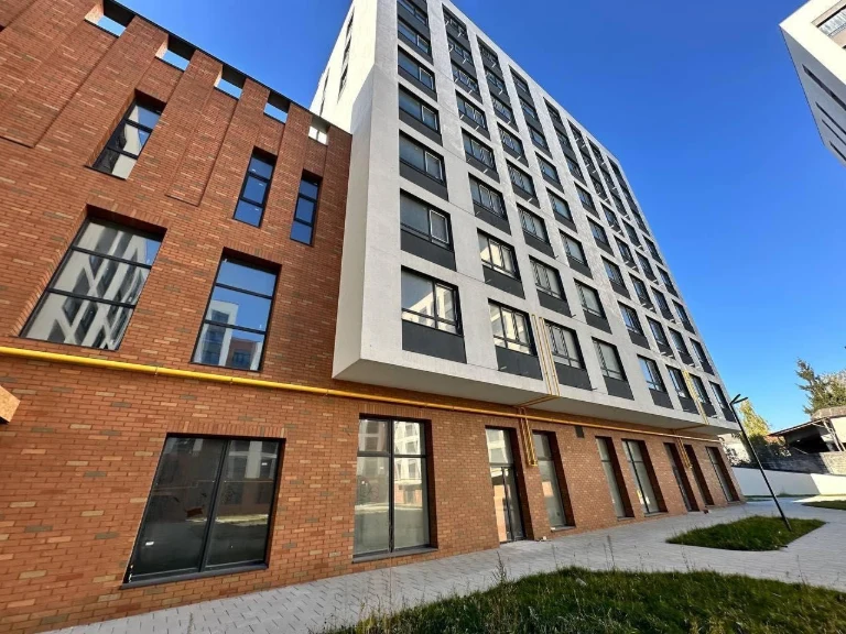 Здано Продаж 2-кім. квартири 82 м вул. Навроцького, 31