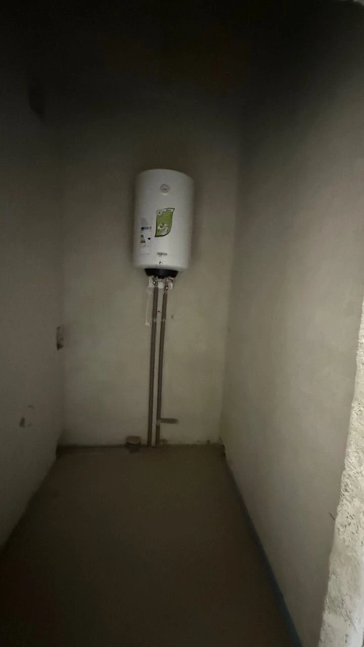 Здано Продаж 2-кім. квартири 82 м вул. Навроцького, 31