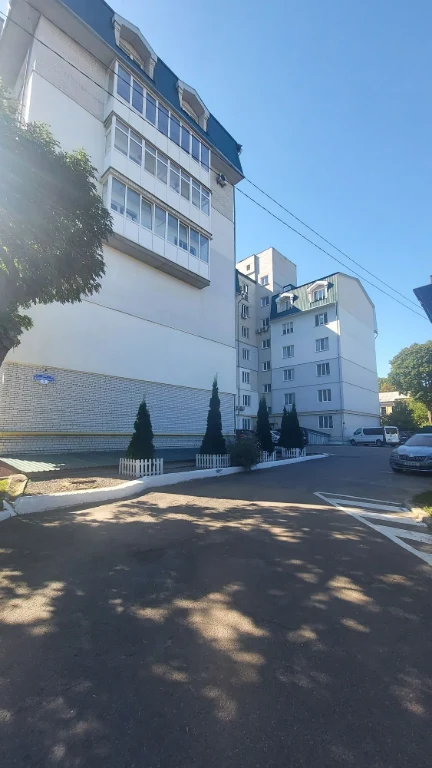 2-х кімнатна квартира 80м² з подвійним гаражем центр міста в