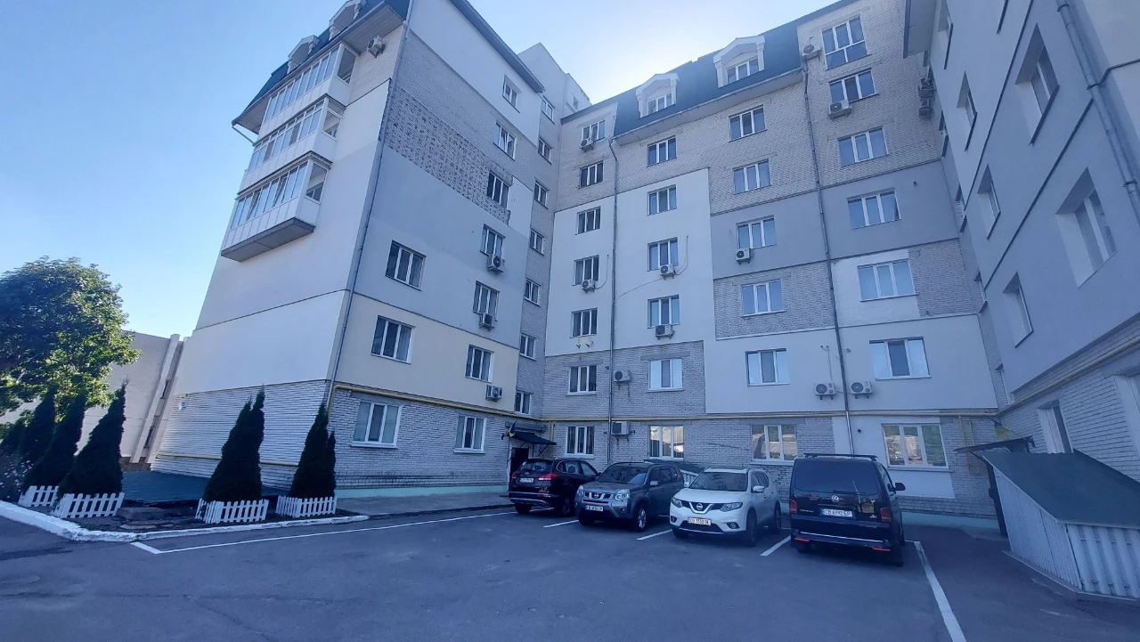 2-х кімнатна квартира 80м² з подвійним гаражем центр міста в