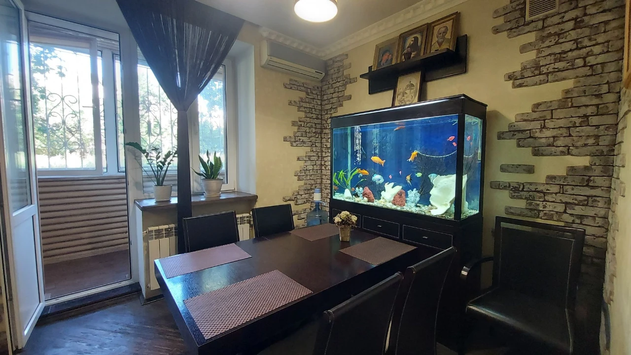 2-х кімнатна квартира 80м² з подвійним гаражем центр міста в
