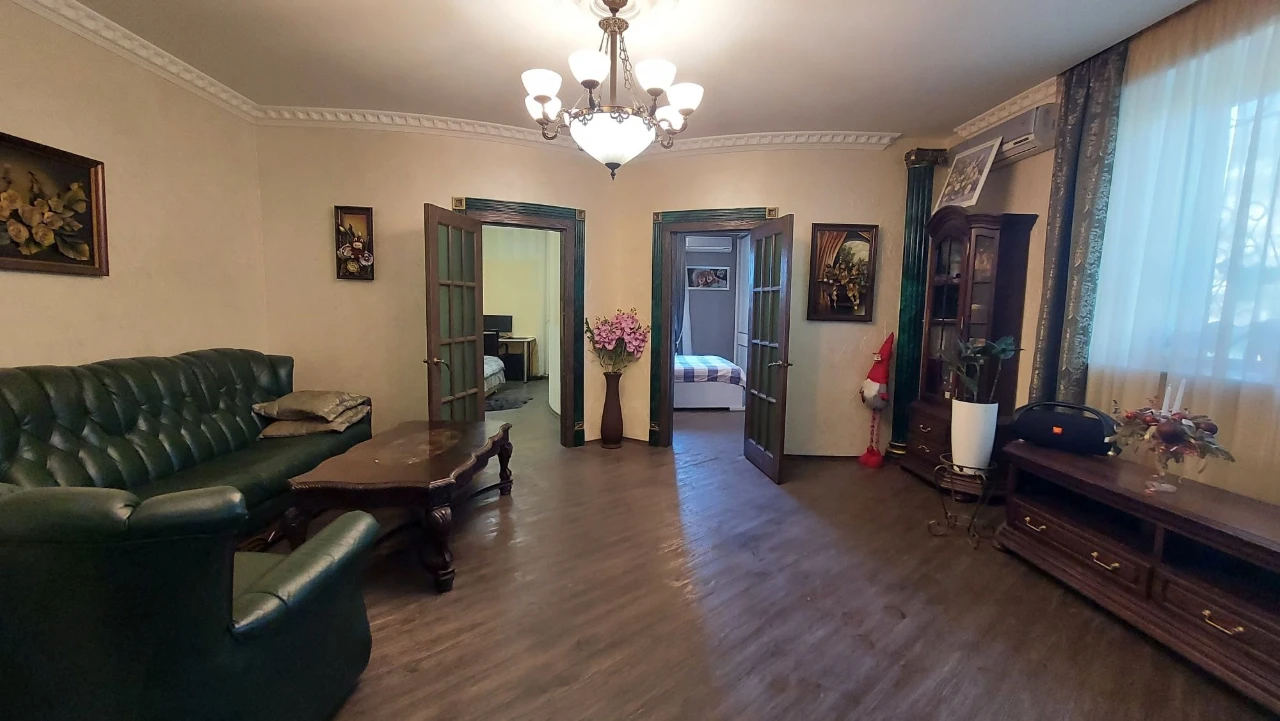 2-х кімнатна квартира 80м² з подвійним гаражем центр міста в