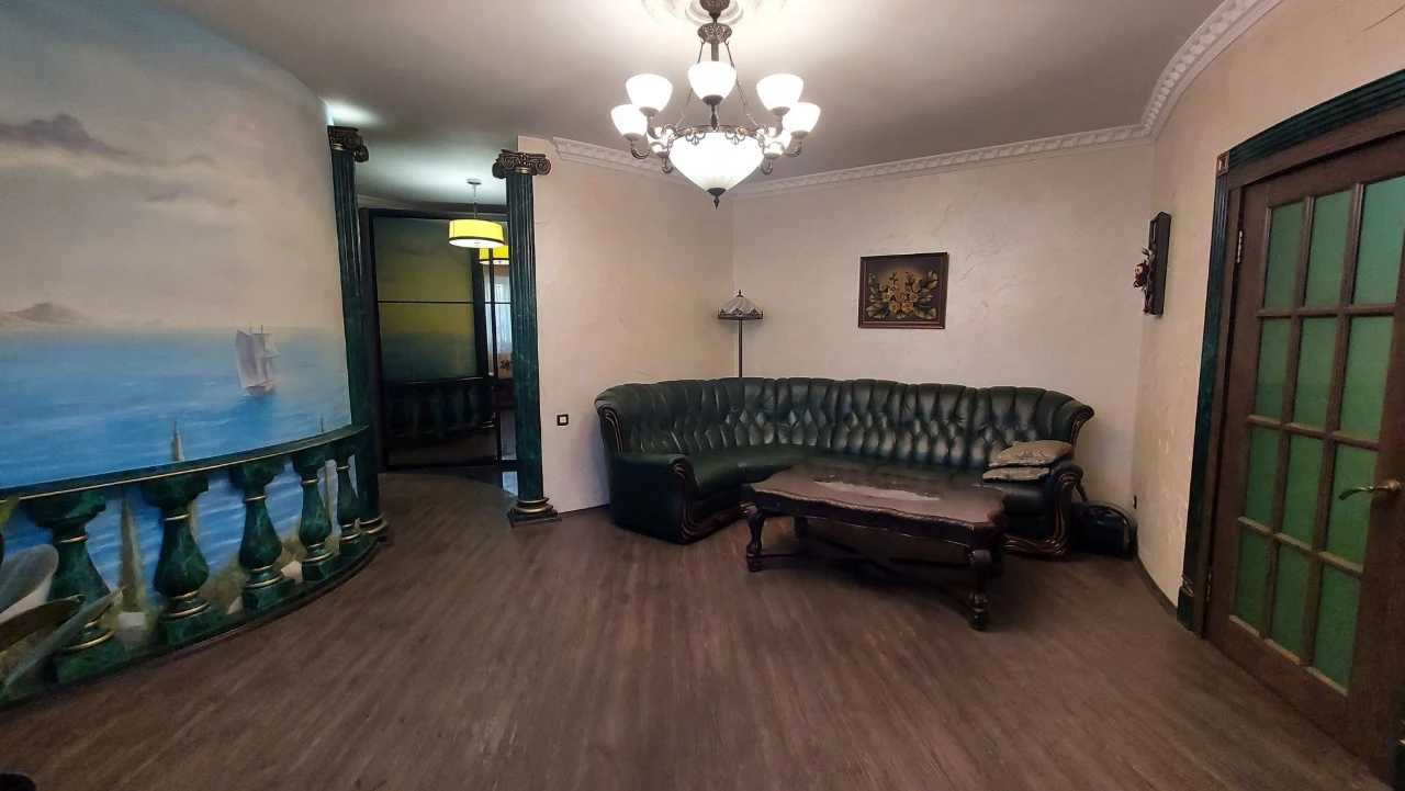2-х кімнатна квартира 80м² з подвійним гаражем центр міста в