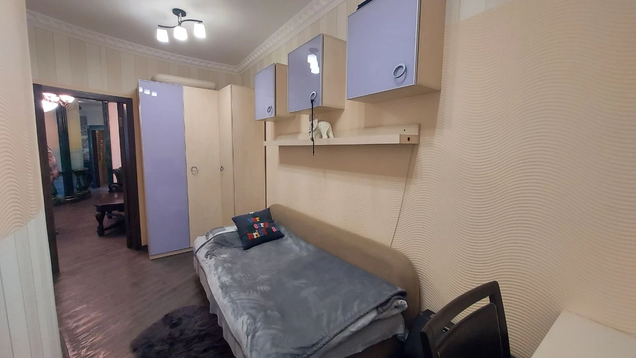 2-х кімнатна квартира 80м² з подвійним гаражем центр міста в