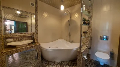2-х кімнатна квартира 80м² з подвійним гаражем центр міста в