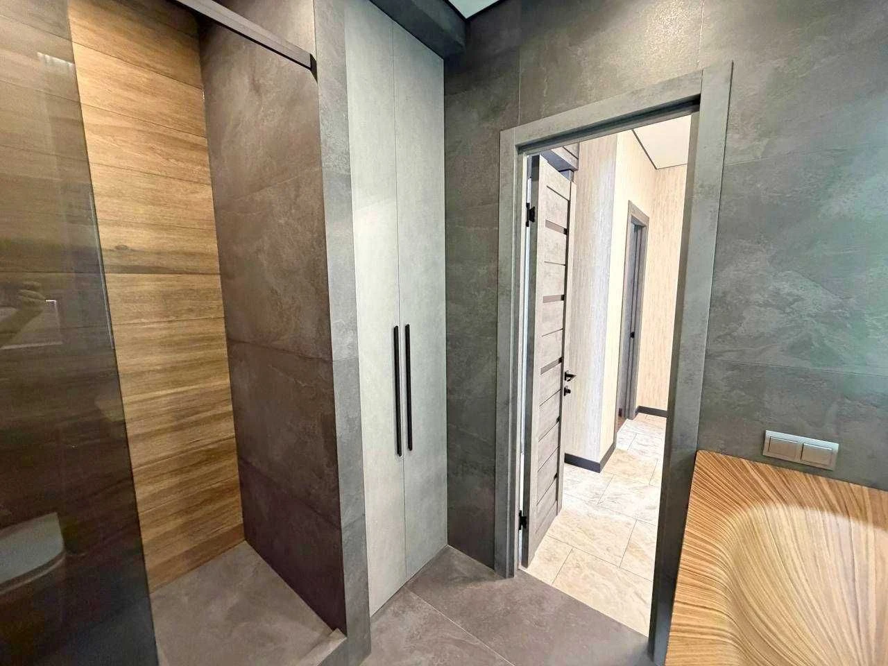 Продаж VIP 2-кімн. квартири з дизайнерським ремонтом по вул.