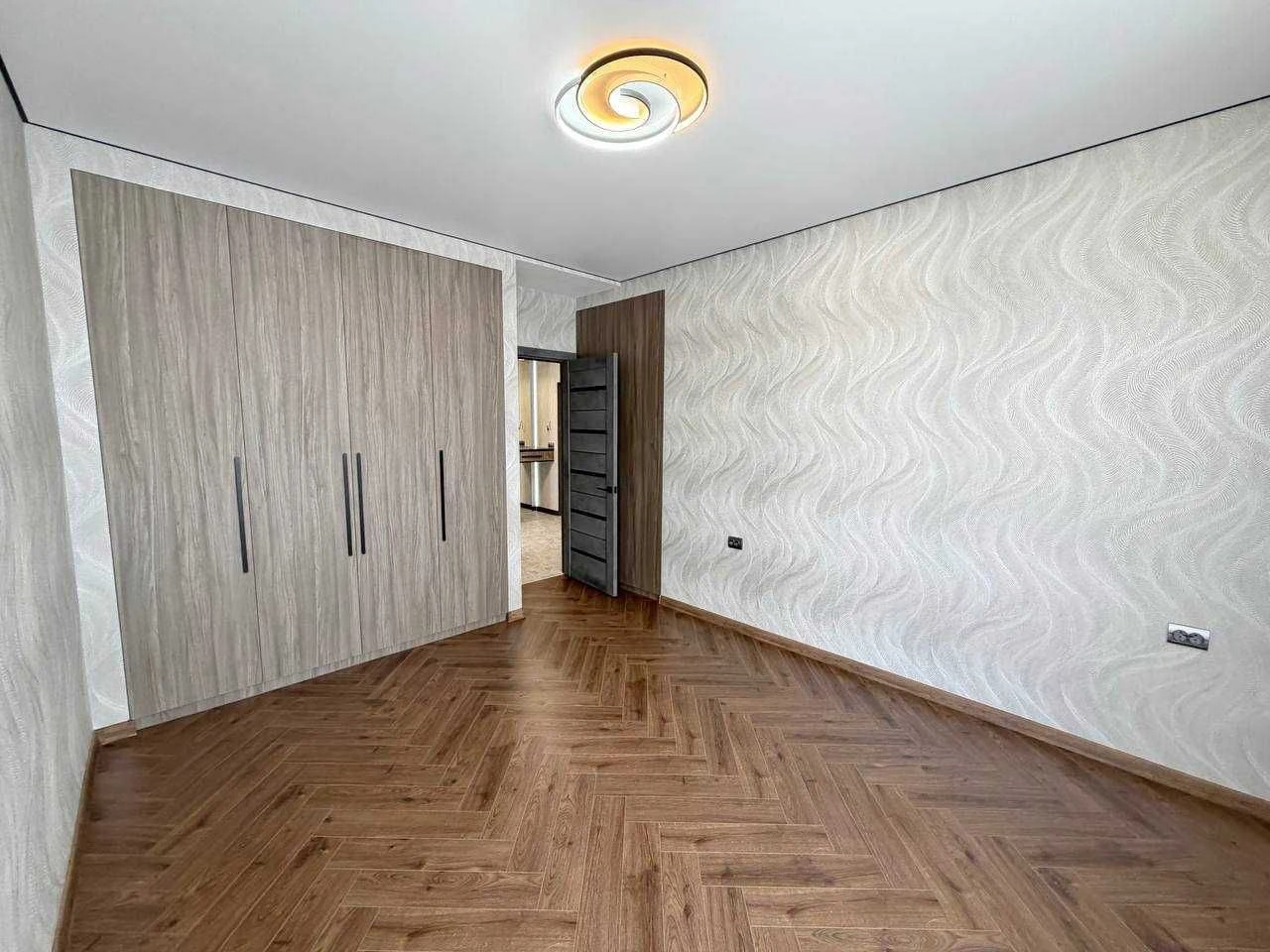 Продаж VIP 2-кімн. квартири з дизайнерським ремонтом по вул.