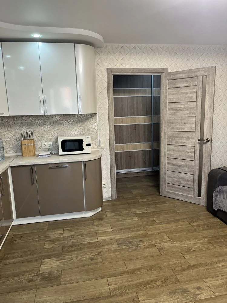 Продам 2-кімнатну квартиру з кладовою, на Масанах