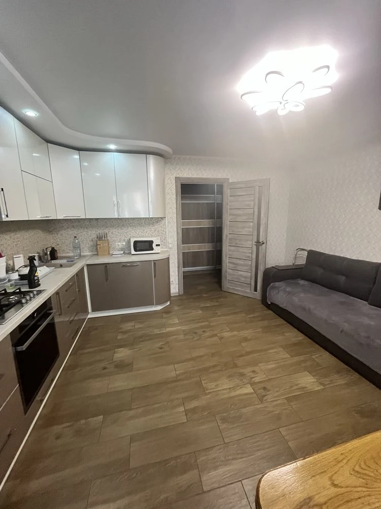 Продам 2-кімнатну квартиру з кладовою, на Масанах