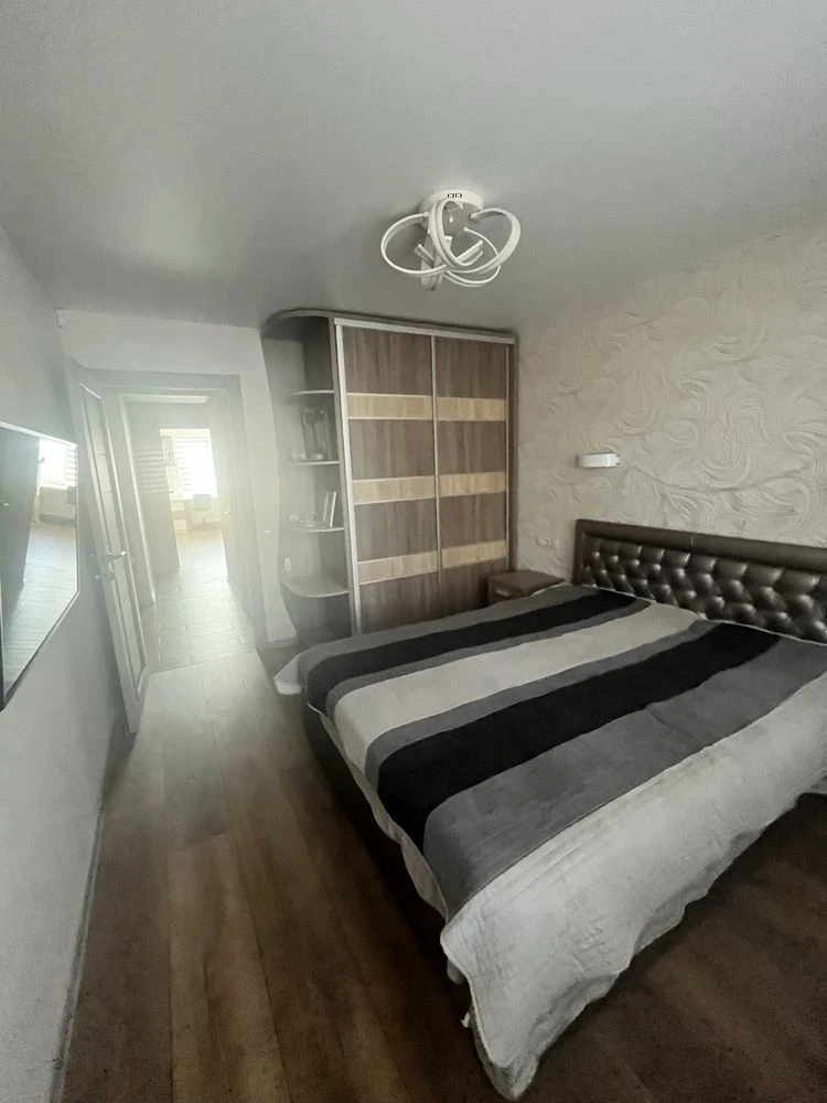Продам 2-кімнатну квартиру з кладовою, на Масанах