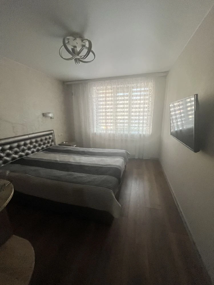 Продам 2-кімнатну квартиру з кладовою, на Масанах