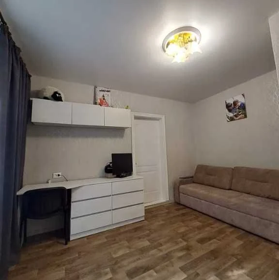 Продам 2-х кім квартиру в гарному стані р-н ринок Нива