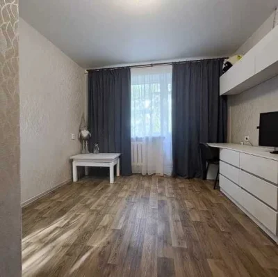 Продам 2-х кім квартиру в гарному стані р-н ринок Нива