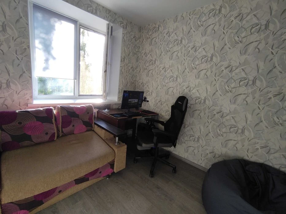 Продам 2-х кім квартиру в гарному стані р-н ринок Нива