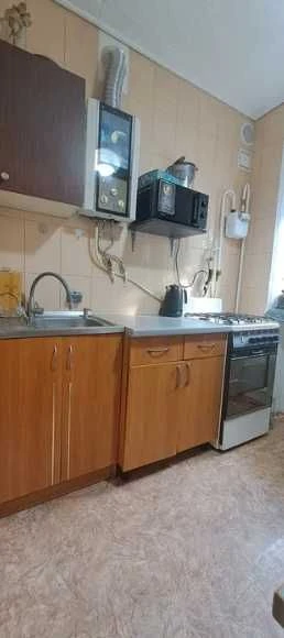 Продам 2-х кім квартиру в гарному стані р-н ринок Нива