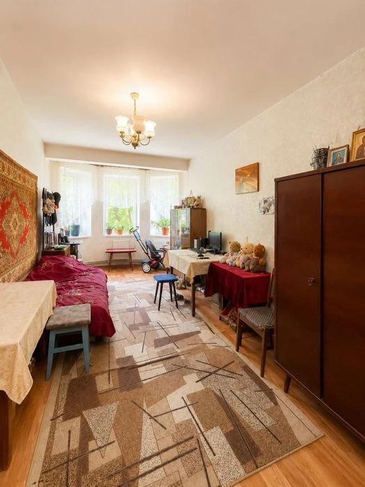 Продаж квартири на 1 поверсі цегляного будинку, 84 кв. Масан