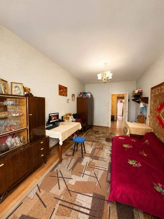 Продаж квартири на 1 поверсі цегляного будинку, 84 кв. Масан