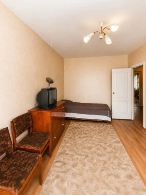 Продаж квартири на 1 поверсі цегляного будинку, 84 кв. Масан