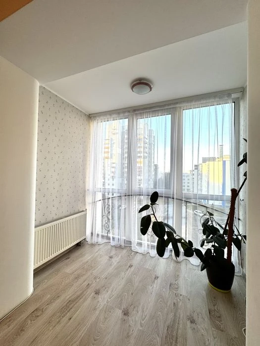 Продаж 3-кімнатної квартири Епіцентр
