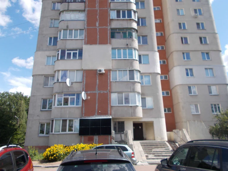 Продам 2-х кімнатну квартиру 55 м2 3\13 поверх м. Чернігів