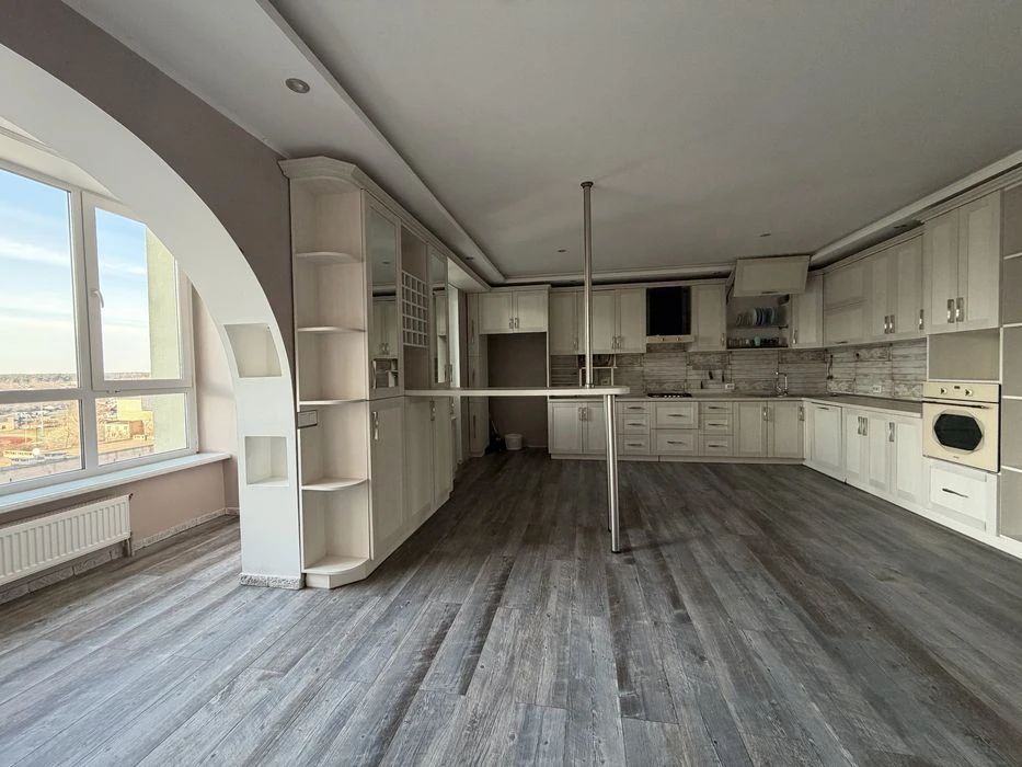 Продаж дворівневої  квартири в центрі , 208 м2, автономне оп