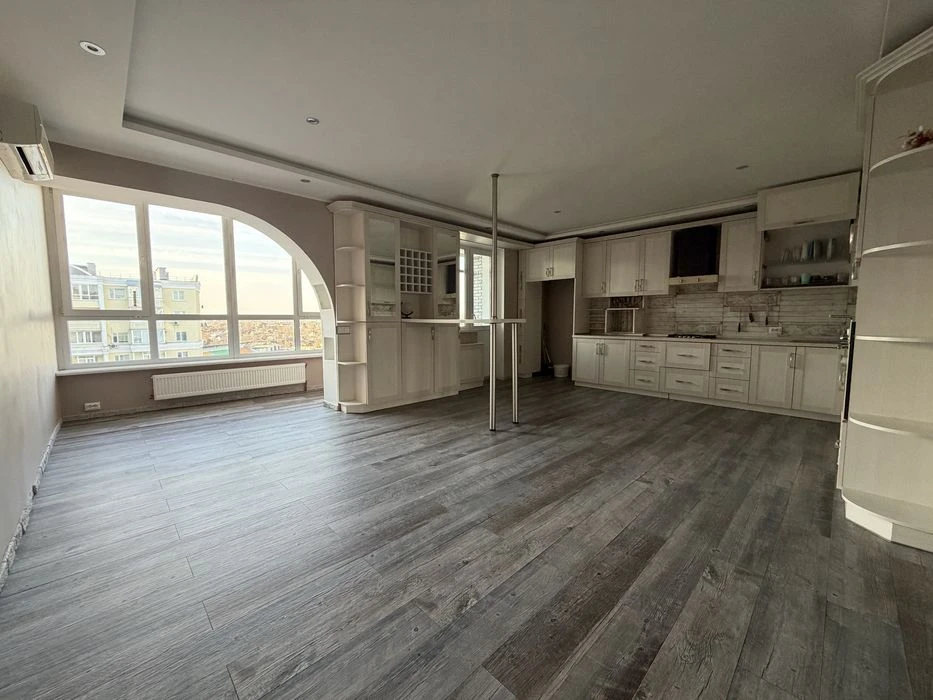 Продаж дворівневої  квартири в центрі , 208 м2, автономне оп