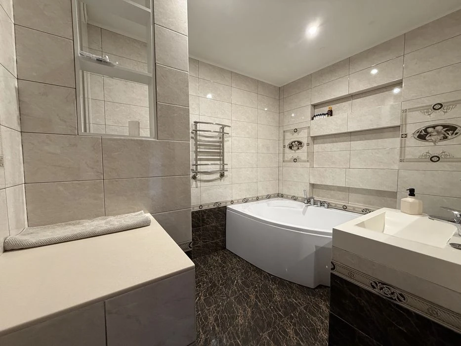 Продаж дворівневої  квартири в центрі , 208 м2, автономне оп