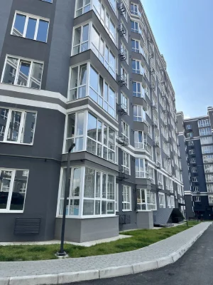 Продаж 2-кімнатна в центрі міста