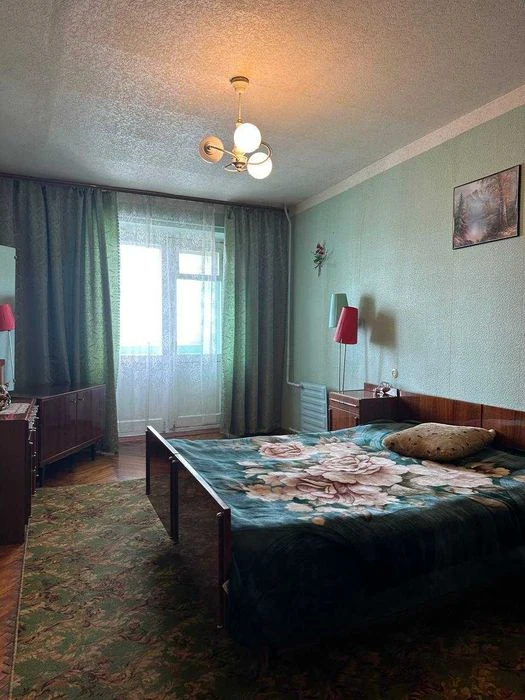 Ціну знижено! Продаж 3-кімнатної квартири по проспекту Левка