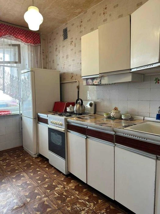 Ціну знижено! Продаж 3-кімнатної квартири по проспекту Левка