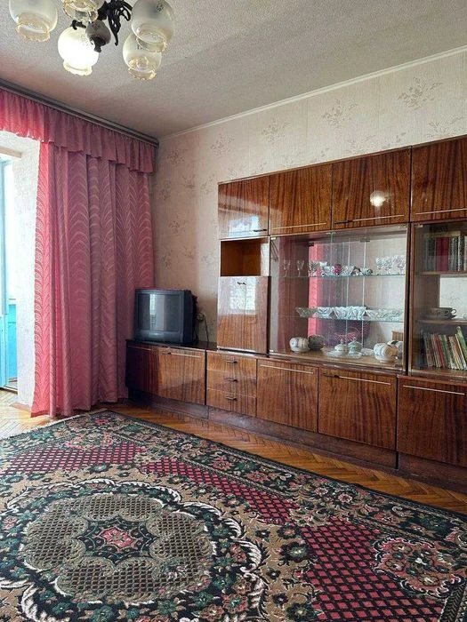 Ціну знижено! Продаж 3-кімнатної квартири по проспекту Левка