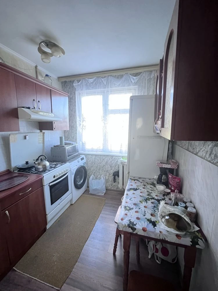 Продам 3-х кімнатну квартиру ( район круга )