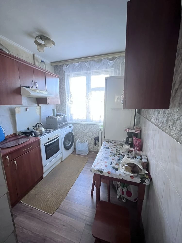 Продам 3-х кімнатну квартиру ( район круга )