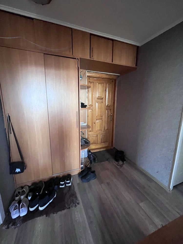 Продам 3-х кімнатну квартиру ( район круга )