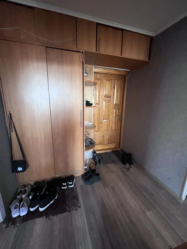 Продам 3-х кімнатну квартиру ( район круга )