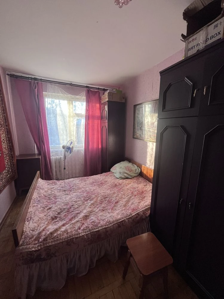 Продам 3-х кімнатну квартиру ( район круга )