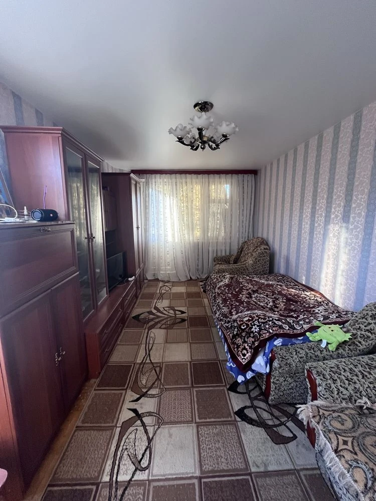 Продам 3-х кімнатну квартиру ( район круга )