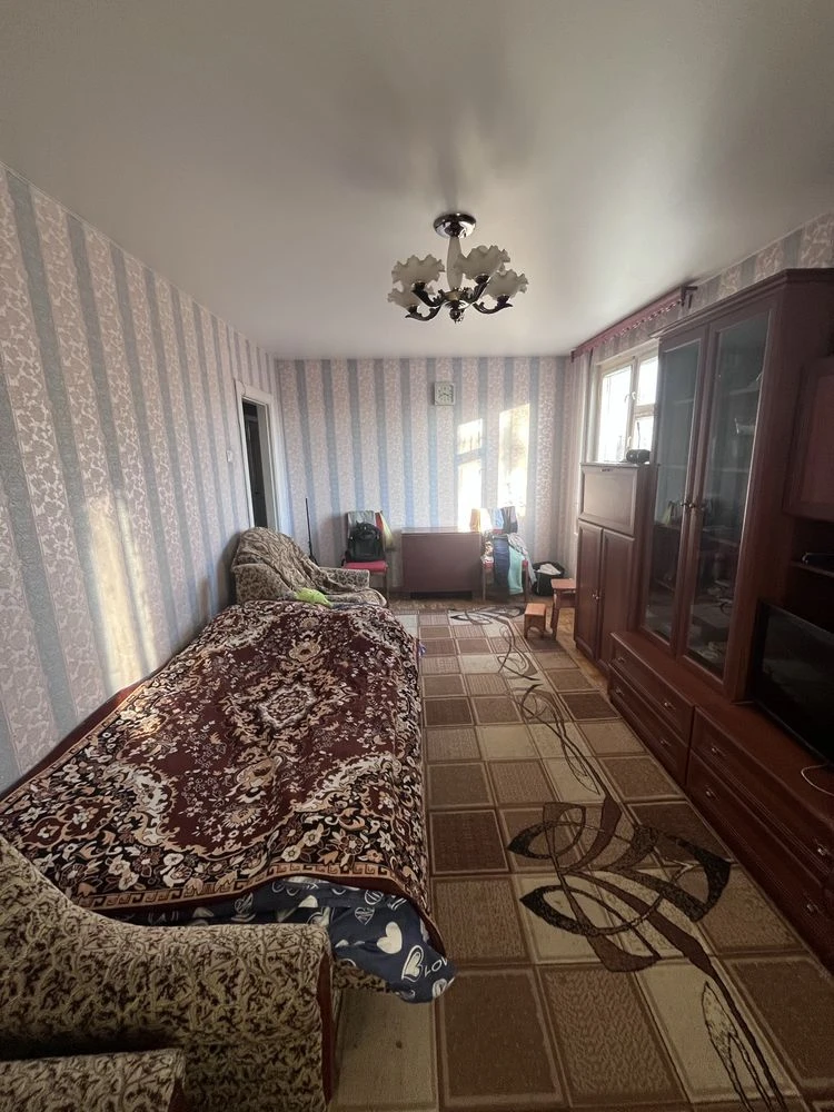 Продам 3-х кімнатну квартиру ( район круга )