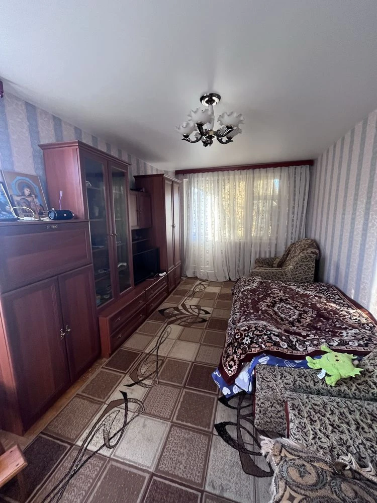 Продам 3-х кімнатну квартиру ( район круга )