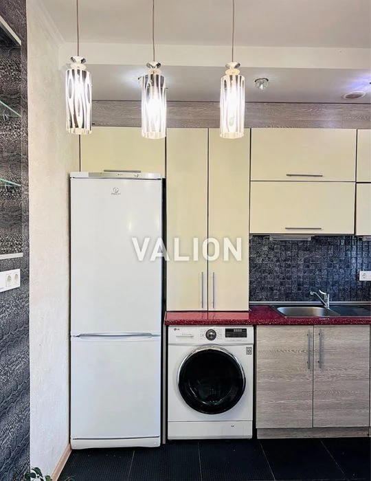 Продам двокімнатну квартиру, пр-т Миру, б. 21, м. Чернігів.